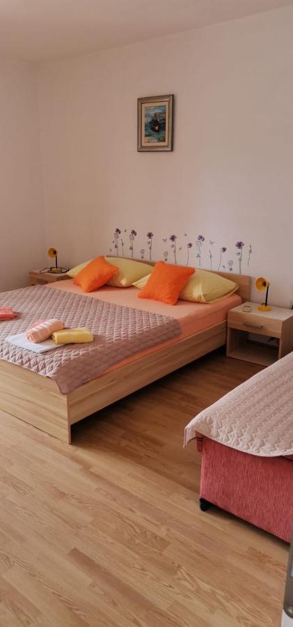 Apartments Mate Baška Voda Eksteriør bilde