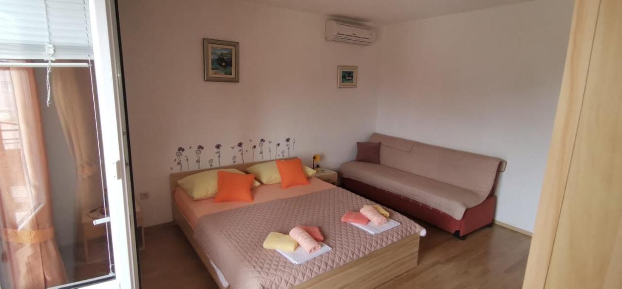 Apartments Mate Baška Voda Eksteriør bilde