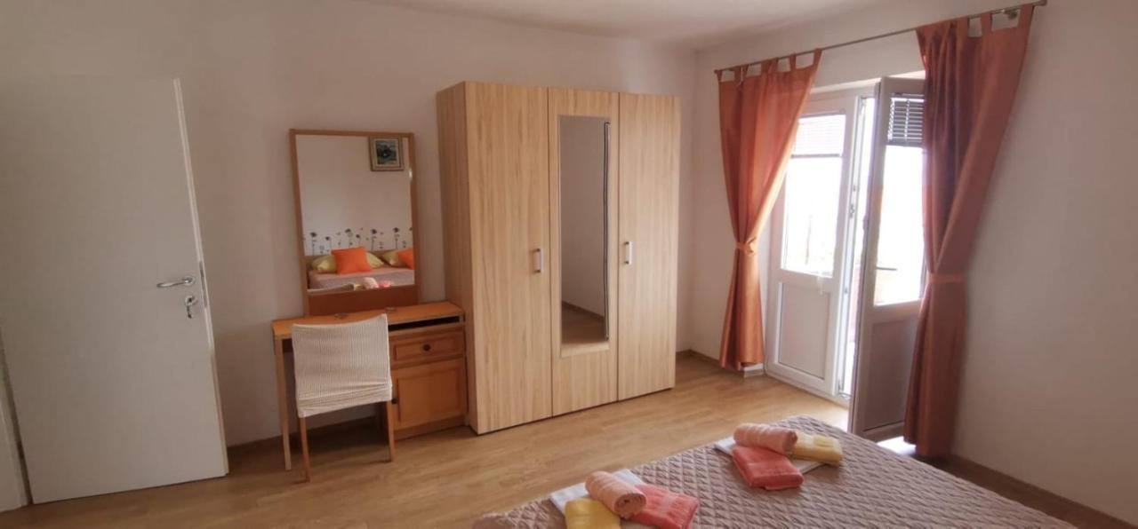 Apartments Mate Baška Voda Eksteriør bilde