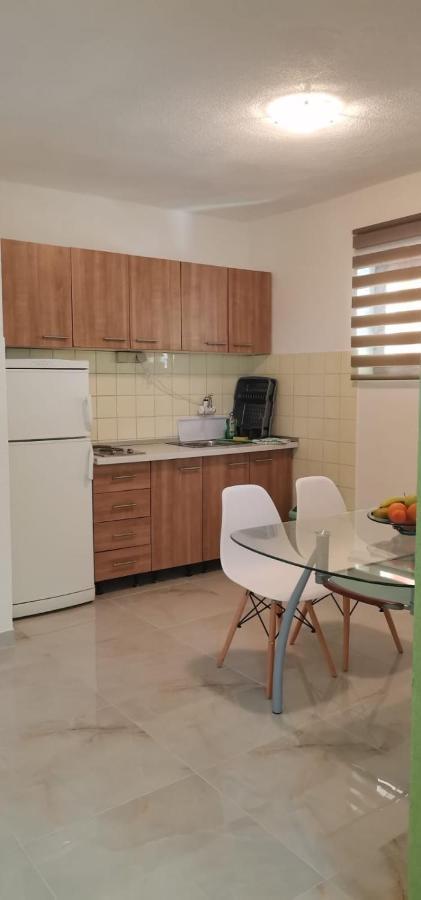 Apartments Mate Baška Voda Eksteriør bilde