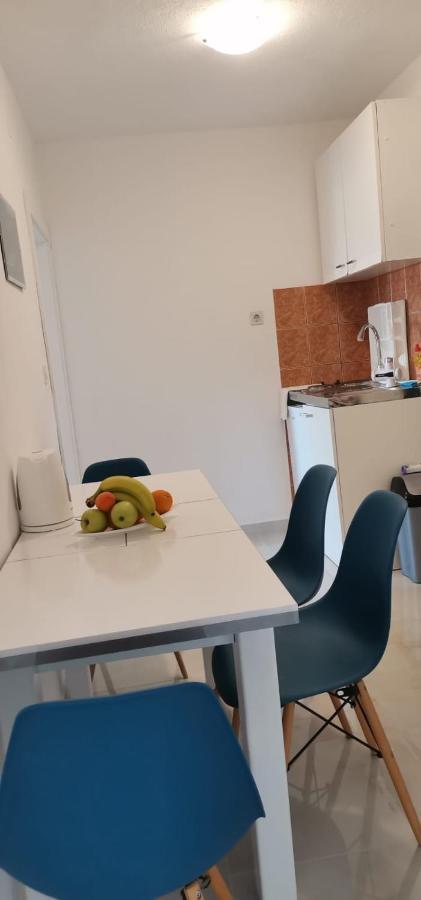 Apartments Mate Baška Voda Eksteriør bilde