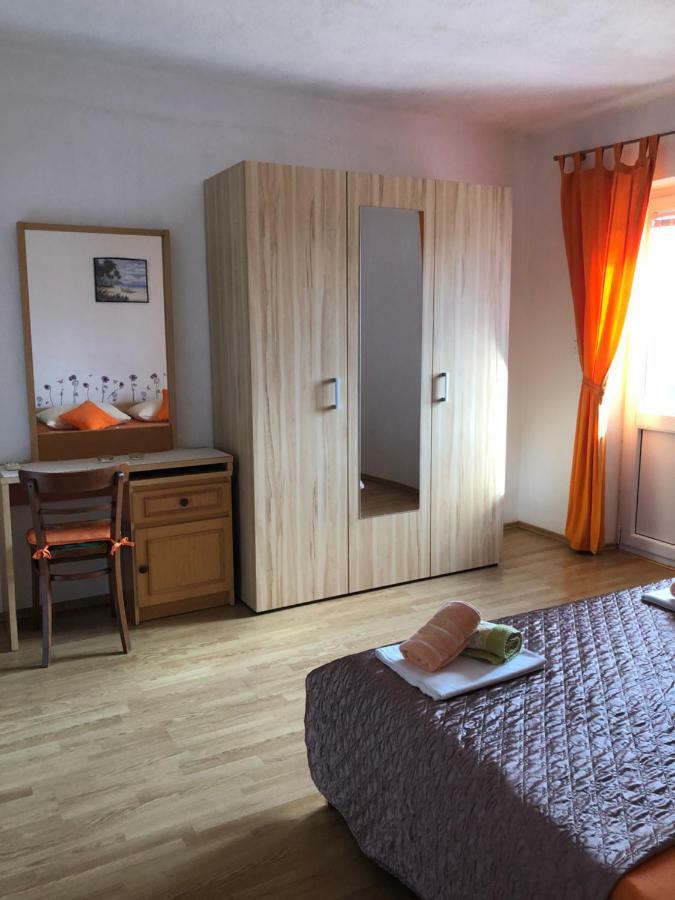 Apartments Mate Baška Voda Eksteriør bilde